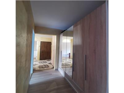 De inchiriat apartament 3 camere Rogerius